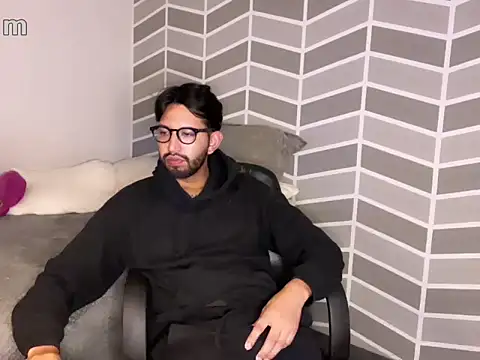 thomass1018 online show from February 13, 2:22 am