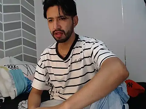 thomass1018 online show from June 19, 3:23 am