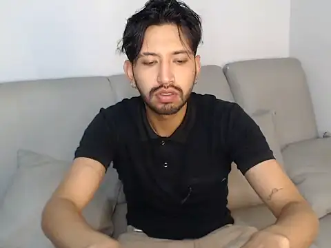 thomass1018 online show from June 12, 2:42 am