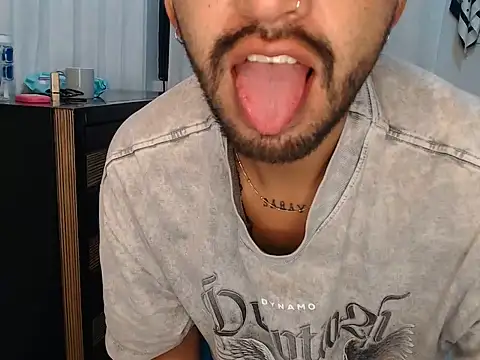 thomass1018 online show from May 23, 4:06 pm