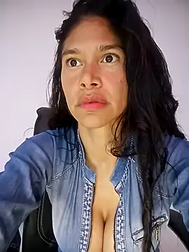 Snapshot of _aish_a chatting on February 13, 12:05 pm aish a online show from February 13, 12:05 pm