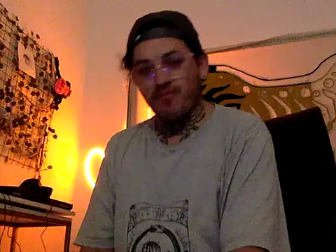 helloandi online show from April 19, 2:56 am