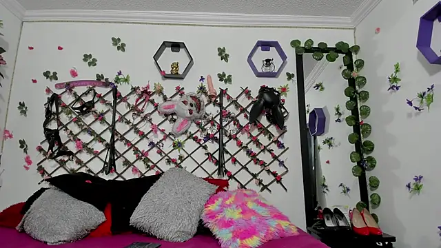 playful-girls online show from February 9, 12:25 pm