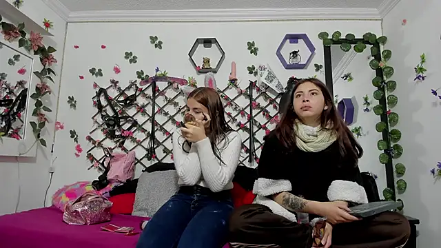 playful-girls online show from February 5, 12:34 pm