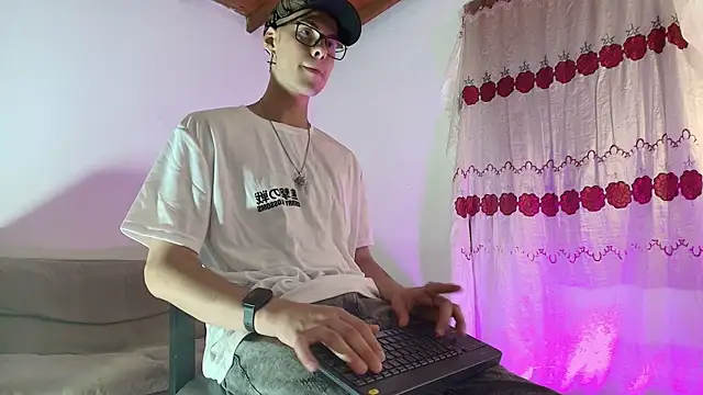 Snapshot of Vlad__night chatting on June 12, 3:37 am Vlad night online show from June 12, 3:37 am