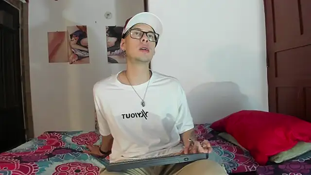 Snapshot of Vlad__night chatting on June 15, 4:01 am Vlad night online show from June 15, 4:01 am