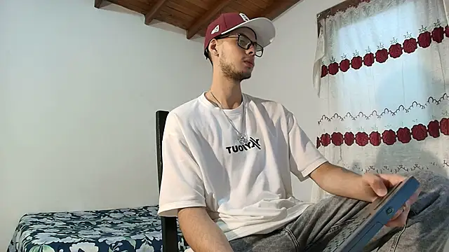 Snapshot of Vlad__night chatting on May 24, 3:50 am Vlad night online show from May 24, 3:50 am