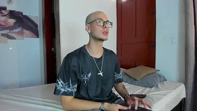 Snapshot of Vlad__night chatting on July 14, 7:53 pm Vlad night online show from July 14, 7:53 pm