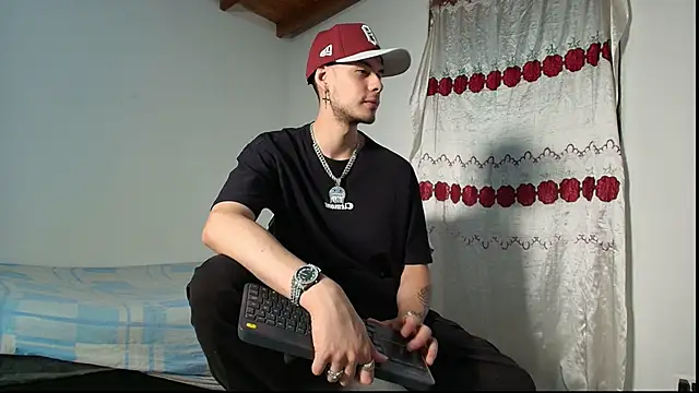 Snapshot of Vlad__night chatting on May 3, 3:55 am Vlad night online show from May 3, 3:55 am
