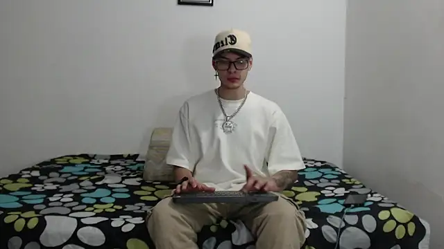 Snapshot of Vlad__night chatting on April 29, 3:43 am Vlad night online show from April 29, 3:43 am