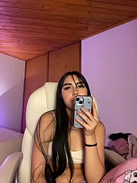 Snapshot of scarlett_pinkk1 chatting on February 9, 4:32 am scarlett pinkk1 online show from February 9, 4:32 am