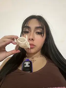 Snapshot of scarlett_pinkk1 chatting on February 18, 4:10 am scarlett pinkk1 online show from February 18, 4:10 am