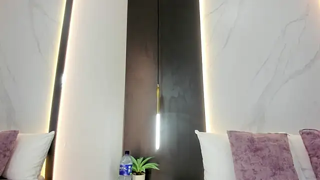 Snapshot of valeryn__rosse chatting on February 8, 1:14 am valeryn rosse online show from February 8, 1:14 am