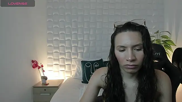 valeryn  rosse online show from April 11, 3:14 am