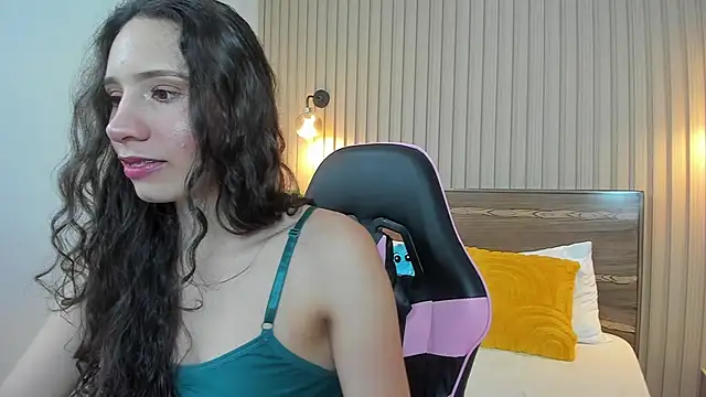 Snapshot of valeryn__rosse chatting on July 18, 7:33 pm valeryn rosse online show from July 18, 7:33 pm