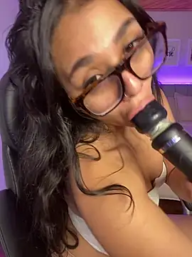 Snapshot of Violetta_pinkk1 chatting on February 20, 6:26 am Violetta pinkk1 online show from February 20, 6:26 am