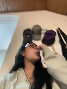 Snapshot of Violetta_pinkk1 chatting on February 28, 3:06 am Violetta pinkk1 online show from February 28, 3:06 am