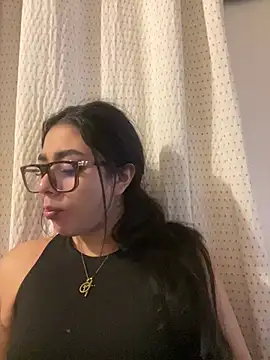 Snapshot of Violetta_pinkk1 chatting on February 16, 4:33 am Violetta pinkk1 online show from February 16, 4:33 am