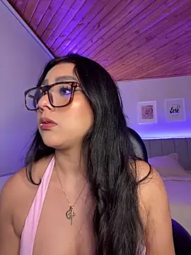 Snapshot of Violetta_pinkk1 chatting on February 1, 4:11 am Violetta pinkk1 online show from February 1, 4:11 am