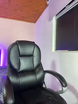 Snapshot of Violetta_pinkk1 chatting on February 7, 4:42 am Violetta pinkk1 online show from February 7, 4:42 am