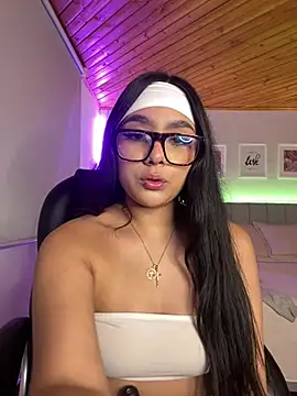 Snapshot of Violetta_pinkk1 chatting on February 5, 3:13 am Violetta pinkk1 online show from February 5, 3:13 am