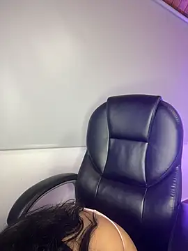 Snapshot of Violetta_pinkk1 chatting on February 24, 3:51 am Violetta pinkk1 online show from February 24, 3:51 am