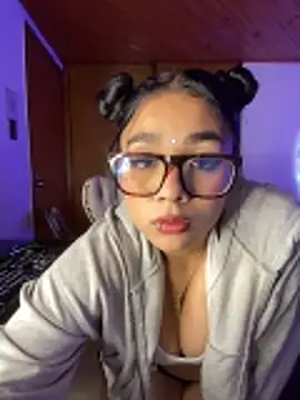 Snapshot of Violetta_pinkk1 chatting on March 3, 4:52 am Violetta pinkk1 online show from March 3, 4:52 am