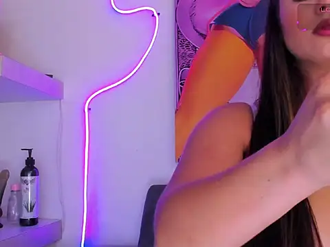 Snapshot of cmila0713 chatting on February 11, 12:21 am cmila0713 online show from February 11, 12:21 am