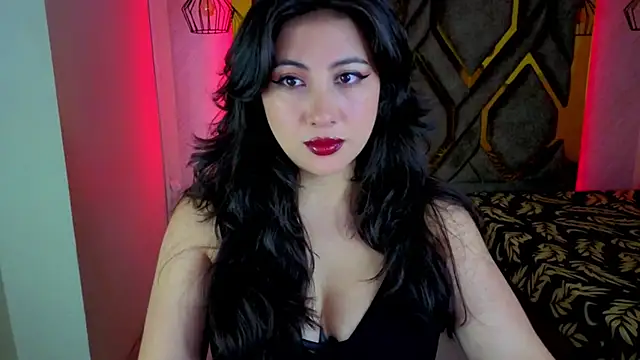 Snapshot of Luvienne chatting on February 13, 7:36 pm Luvienne online show from February 13, 7:36 pm