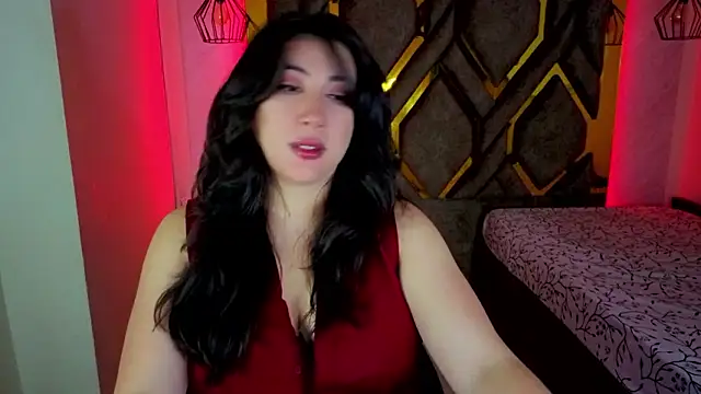 Snapshot of Luvienne chatting on February 9, 7:23 pm Luvienne online show from February 9, 7:23 pm