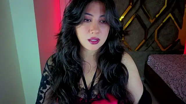 Snapshot of Luvienne chatting on February 15, 7:24 pm Luvienne online show from February 15, 7:24 pm