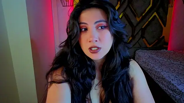 Snapshot of Luvienne chatting on March 3, 7:43 pm Luvienne online show from March 3, 7:43 pm