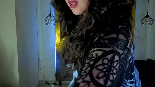 Snapshot of Luvienne chatting on February 3, 7:41 pm Luvienne online show from February 3, 7:41 pm