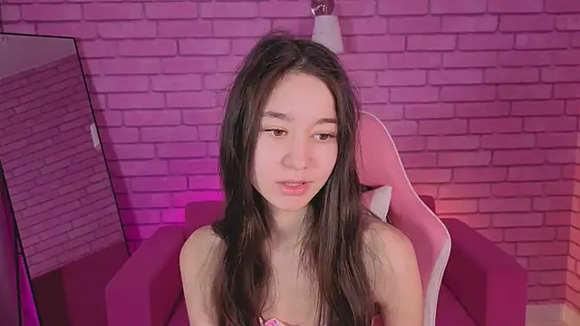 Nicole Brownie online show from April 3, 1:01 am