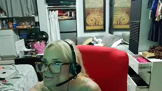 Snapshot of starandsky chatting on June 27, 11:22 pm starandsky online show from June 27, 11:22 pm