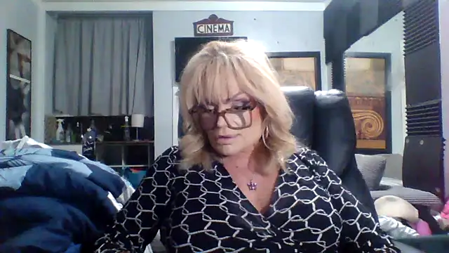 starandsky online show from April 24, 2:02 am