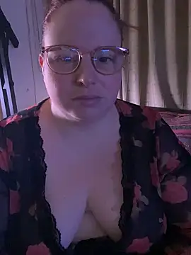 Sarahtjeuh  online show from April 15, 10:21 pm