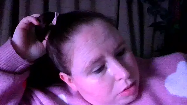 Snapshot of Sarahtjeuh_ chatting on February 6, 7:43 pm Sarahtjeuh online show from February 6, 7:43 pm