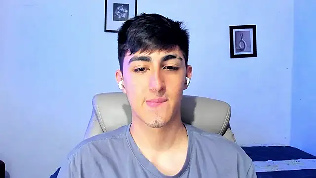 Snapshot of babyted272 chatting on February 5, 6:53 am babyted272 online show from February 5, 6:53 am