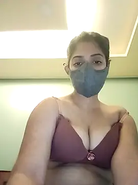 Snapshot of sonalidey5565 chatting on February 6, 8:10 am sonalidey5565 online show from February 6, 8:10 am