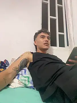 Snapshot of vanilla_Kush chatting on February 12, 4:45 am vanilla Kush online show from February 12, 4:45 am