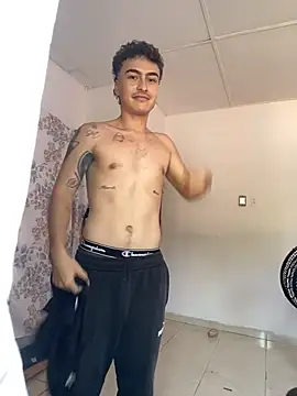 Snapshot of vanilla_Kush chatting on February 13, 6:19 pm vanilla Kush online show from February 13, 6:19 pm