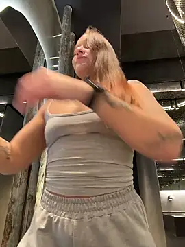 Snapshot of KishaMur chatting on February 12, 4:01 am KishaMur online show from February 12, 4:01 am