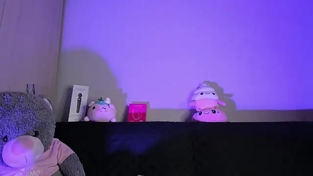 Snapshot of ViolettM chatting on February 26, 1:49 am ViolettM online show from February 26, 1:49 am