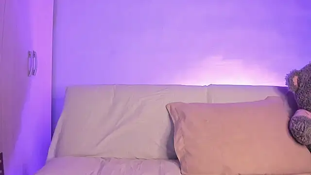 Snapshot of ViolettM chatting on February 16, 3:38 am ViolettM online show from February 16, 3:38 am