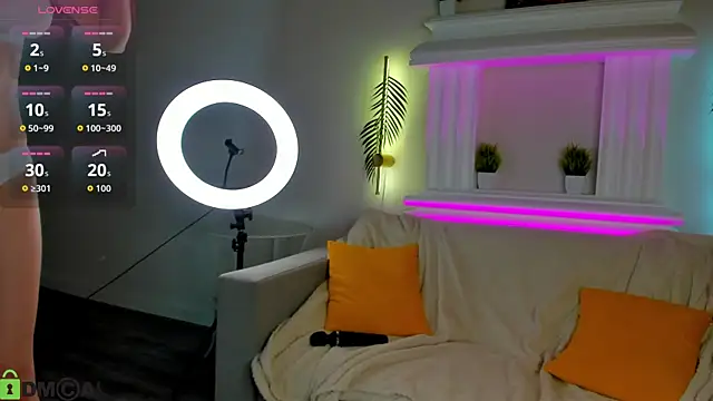 Snapshot of Betty_Andrews chatting on February 21, 9:22 am Betty Andrews online show from February 21, 9:22 am