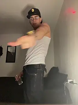 Maximuz1920 online show from April 2, 6:20 am