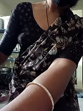 Snapshot of desicpl26 chatting on February 9, 4:21 am desicpl26 online show from February 9, 4:21 am