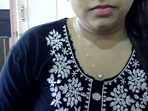 Cute Aliyaa online show from April 5, 8:54 am