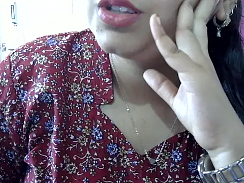Snapshot of Cute_Aliyaa chatting on May 6, 9:46 am Cute Aliyaa online show from May 6, 9:46 am